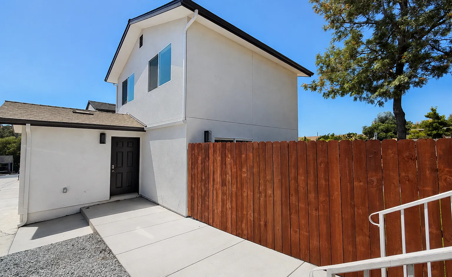 3 bed, 985 sqft, $3,400 — Photo 1