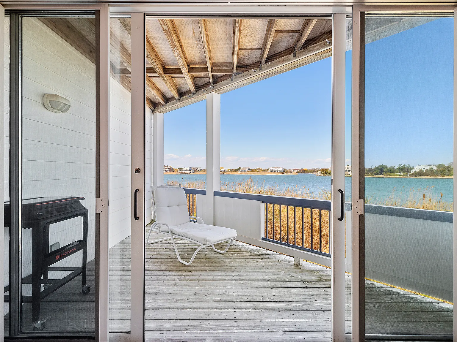Waterfront Dune Road Rental at the Yardarm! — Photo 4