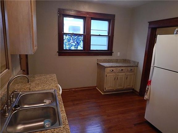 5th image of 37 N Mill St