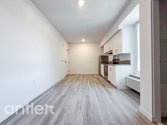 2nd image of 4007 W Martin Luther King Jr Blvd #R302