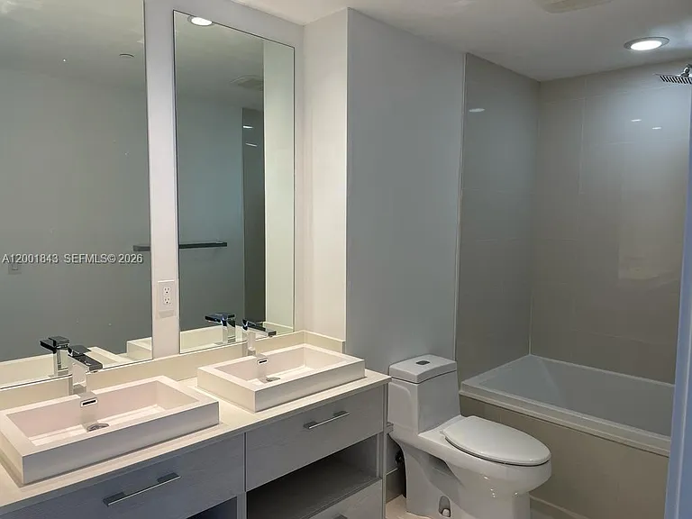 55 SW 9th St #3102 — Photo 6