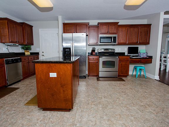 3rd image of 1489 Woodlawn Way