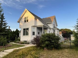 909 N 15th St, Manitowoc, WI 54220