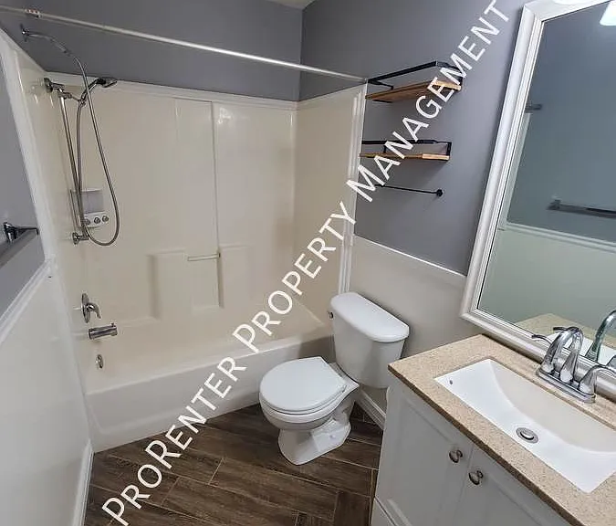 4252 Midland Dr — Photo 15