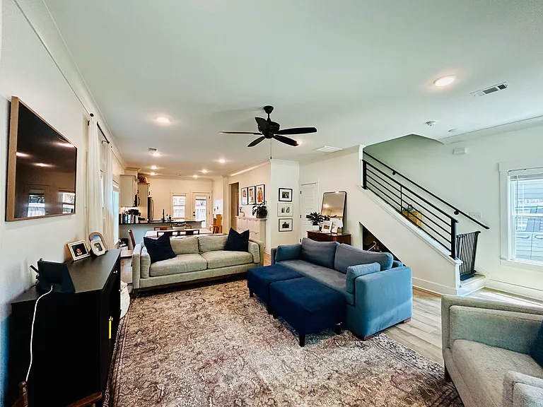204 W Daisy L Gatson Bates Dr — Photo 3