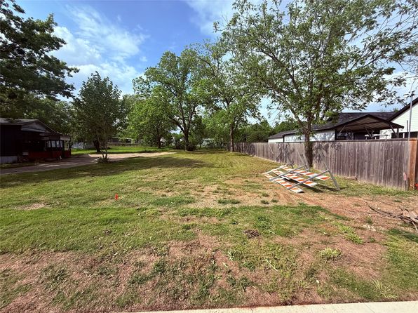 721 E Bullock St, Denison, TX 75021