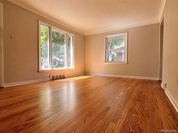 4th image of 231 Walper Ave