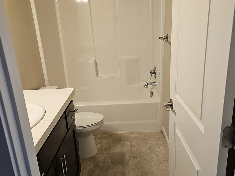 13714 NE 64th Cir — Photo 9