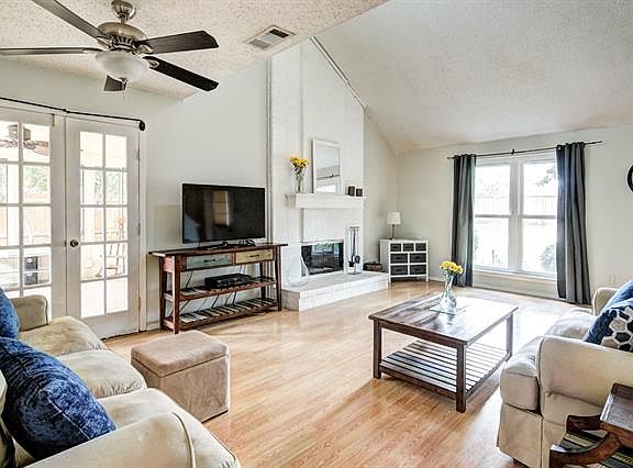 3rd image of 704 Middle Cove Dr