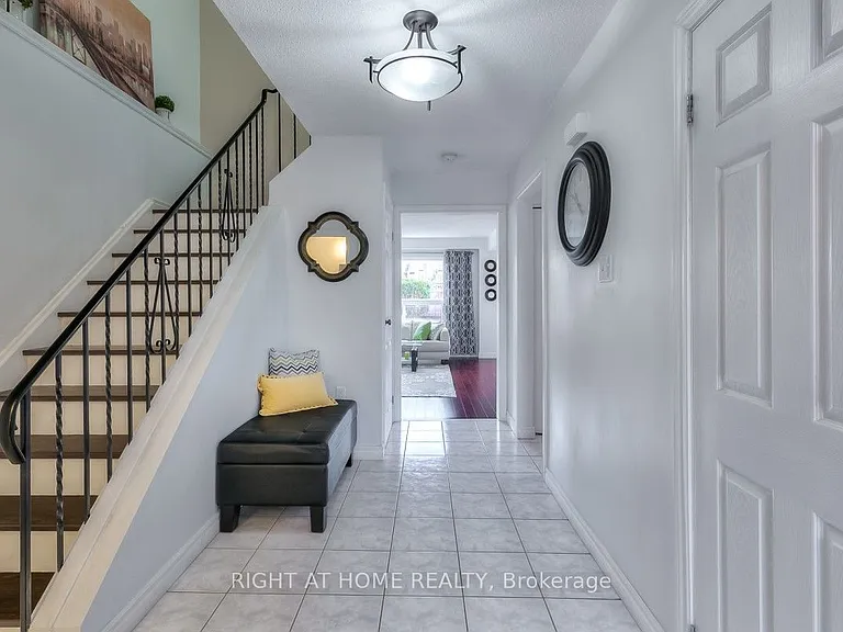 76 Ashridge Dr — Photo 3