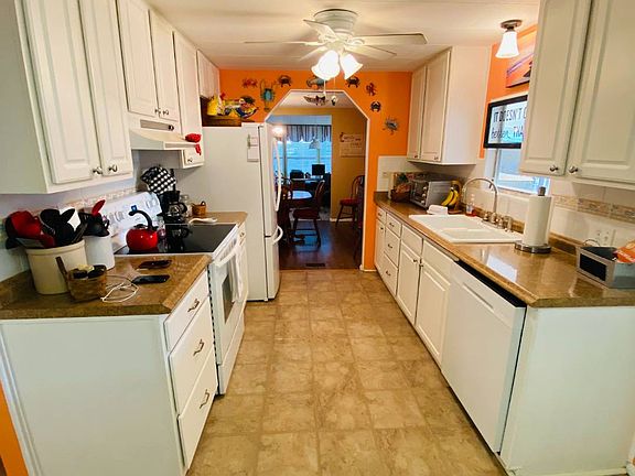 3rd image of 173 Flora Ln