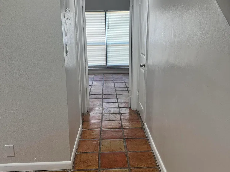 1358 Silverado — Photo 23