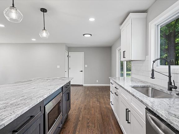 5th image of 9522 Hayes St