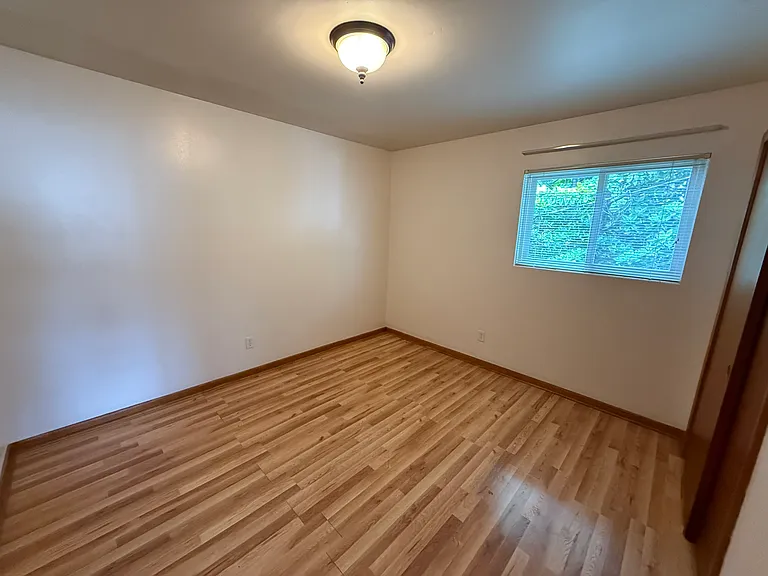 2 bed, 1.0 bath, $750 — Photo 3