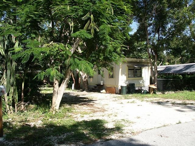 2nd image of 712 Sharon Pl