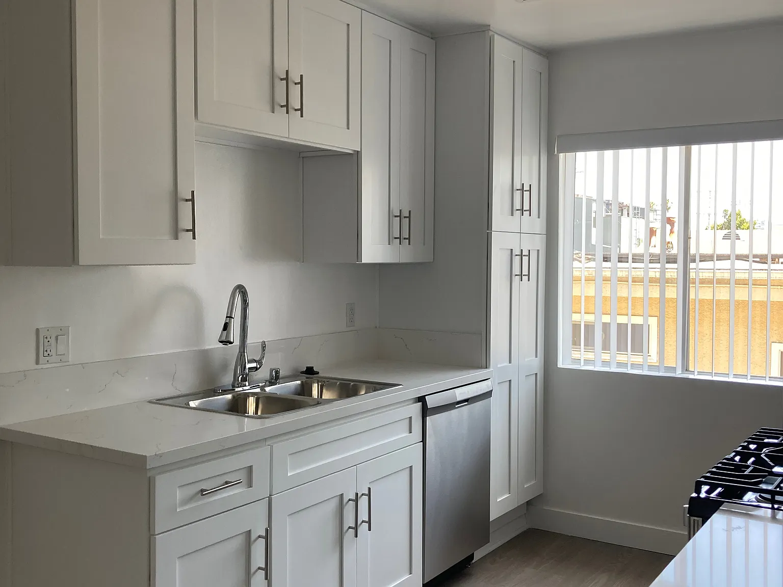 148 N. St Andrew Pl. — Photo 4