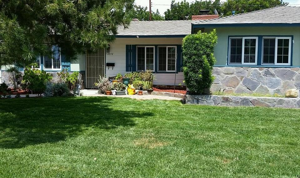 1st image of 12072 Park Ln