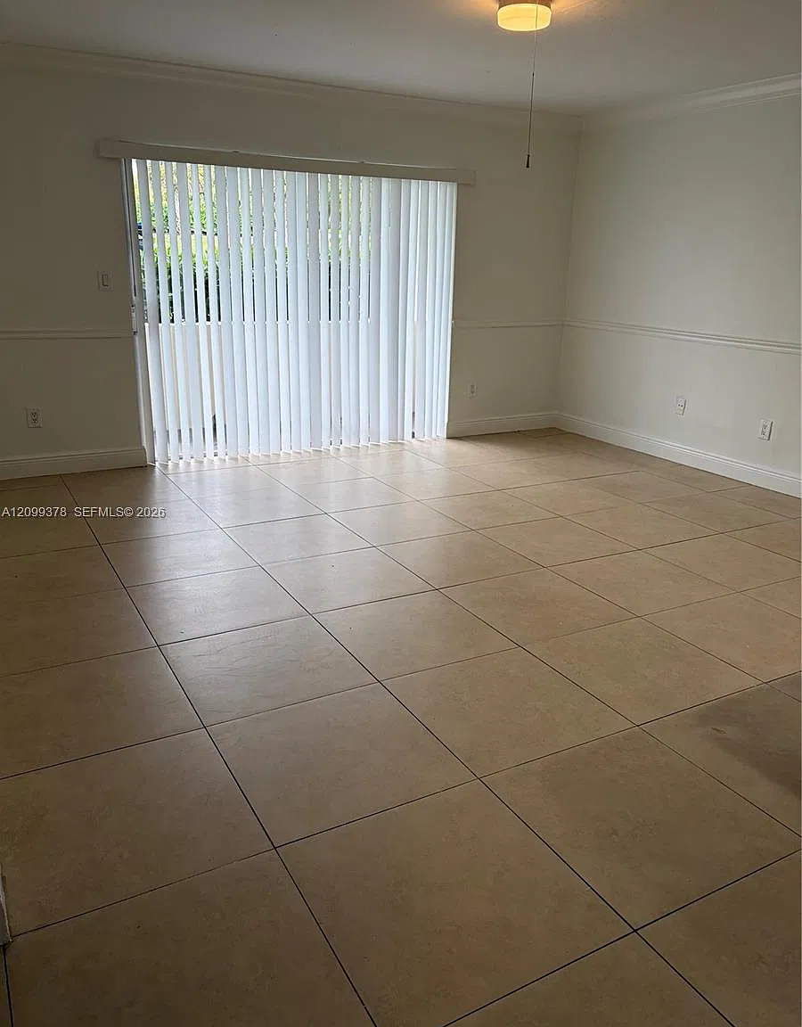 Dadeland Capri Condo — Photo 3