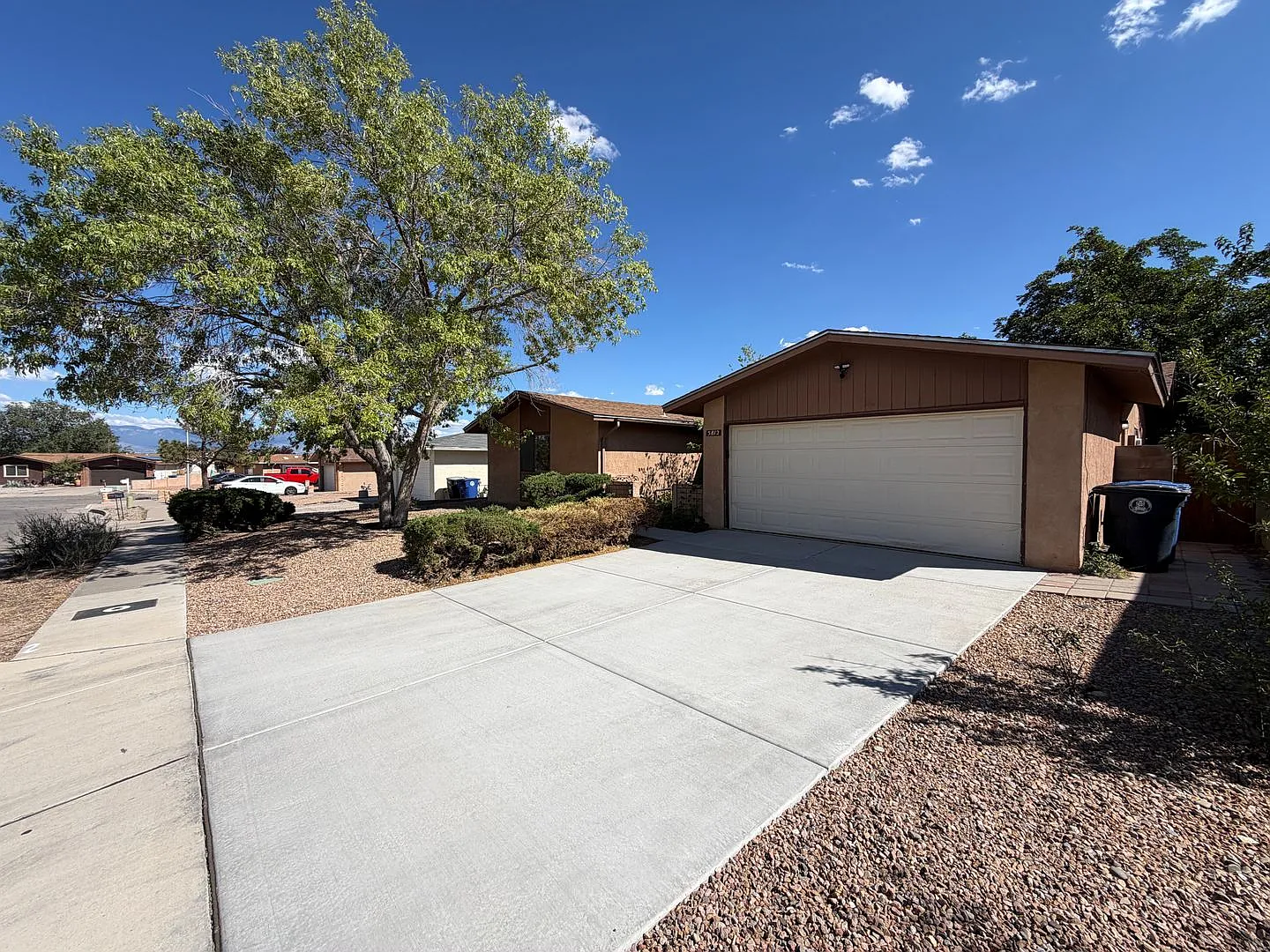 4 Bedroom Single Story Home Available Near Unser Blvd NW & Montano Rd NW! — Photo 2