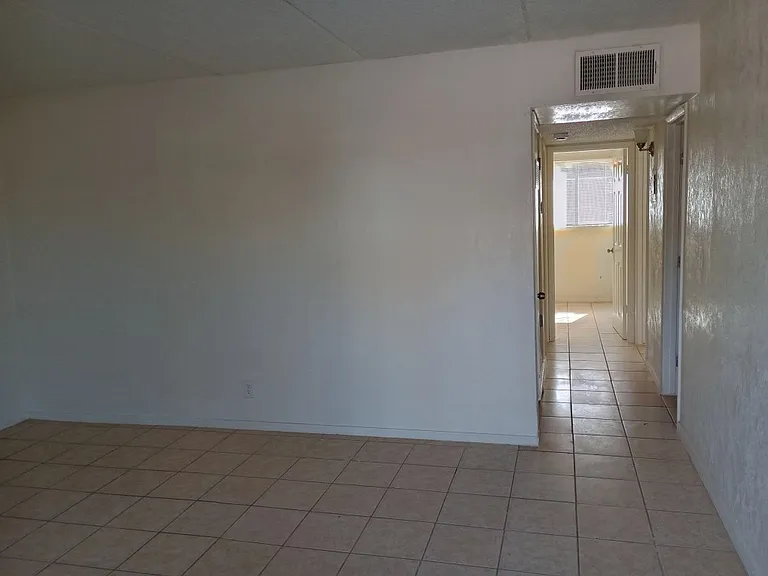 401 N D St #11 — Photo 5