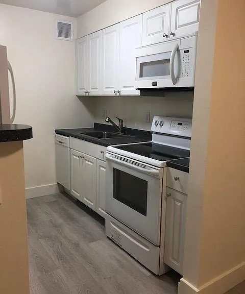 Soundview Apartments — Photo 3