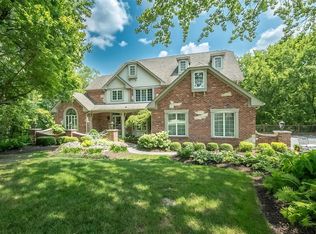 11 Kingspointe Lake Ct, Chesterfield, MO 63005