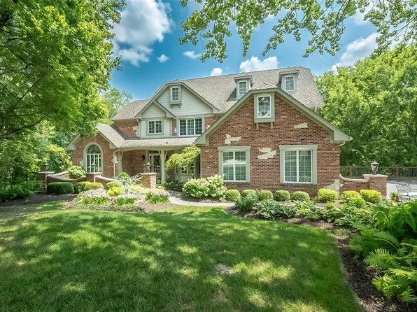 11 Kingspointe Lake Ct, Chesterfield, MO 63005