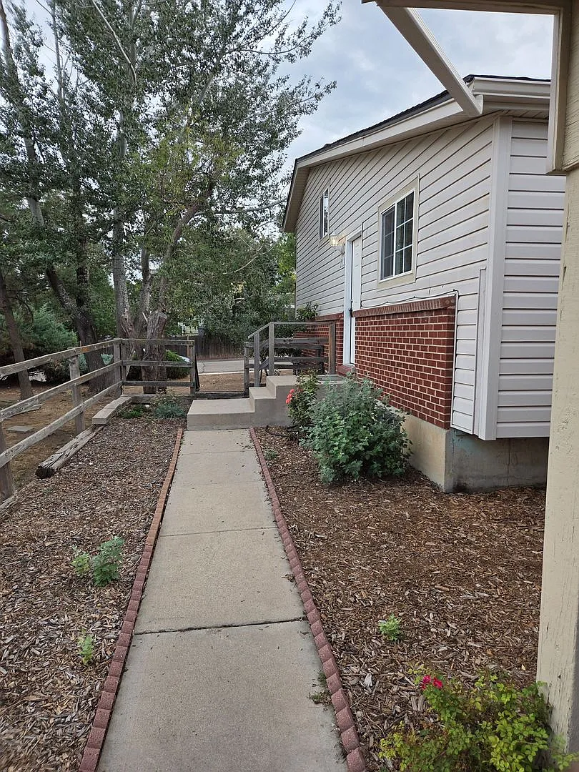 3-Bed 2-Bath Townhome In Central Lafayette. New Paint & New Flooring. Remodelled Bath. Private Deck. — Photo 1
