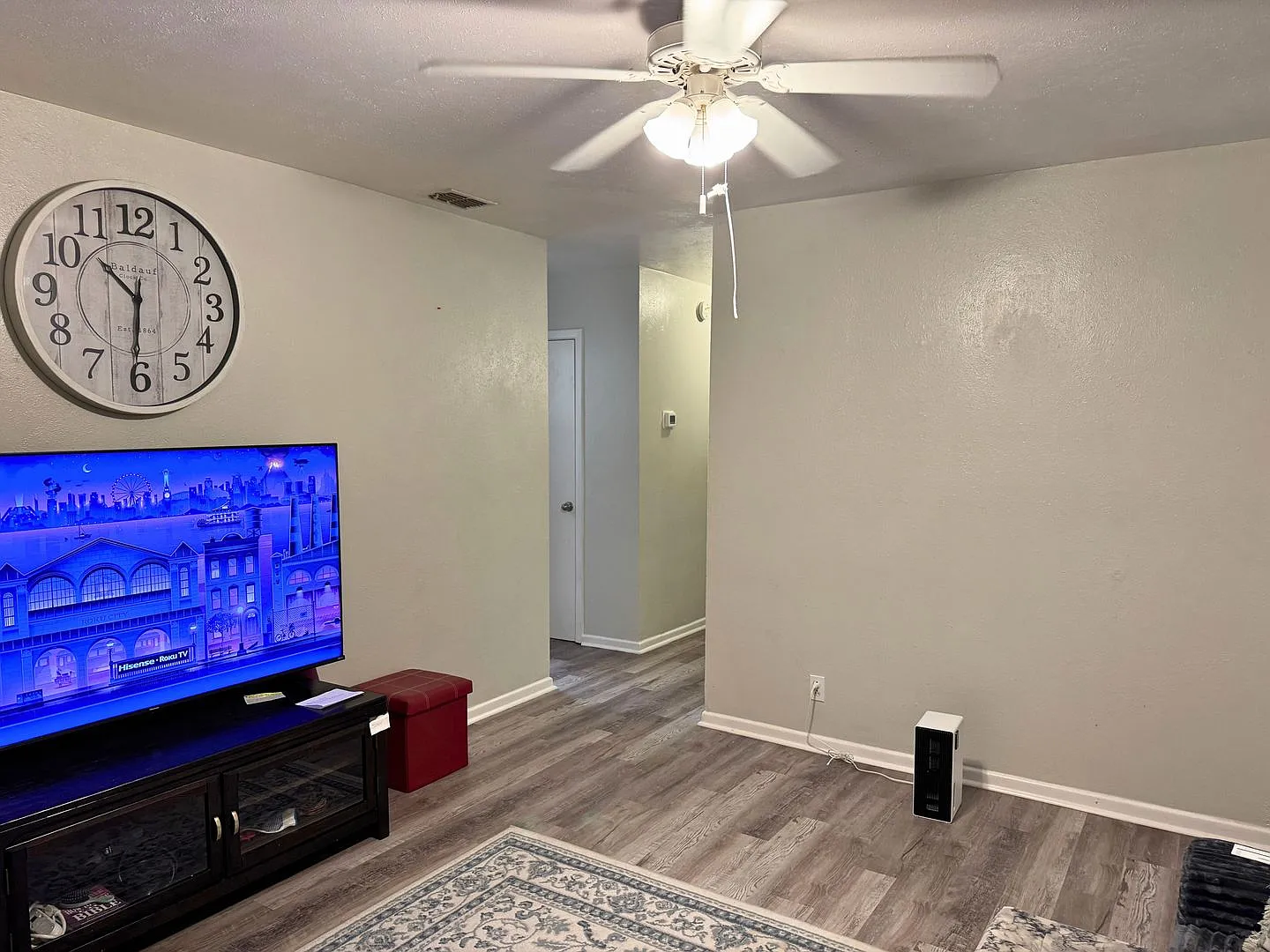Cozy 3 Bed 1 Bath 1c Garage In Cityview! — Photo 2