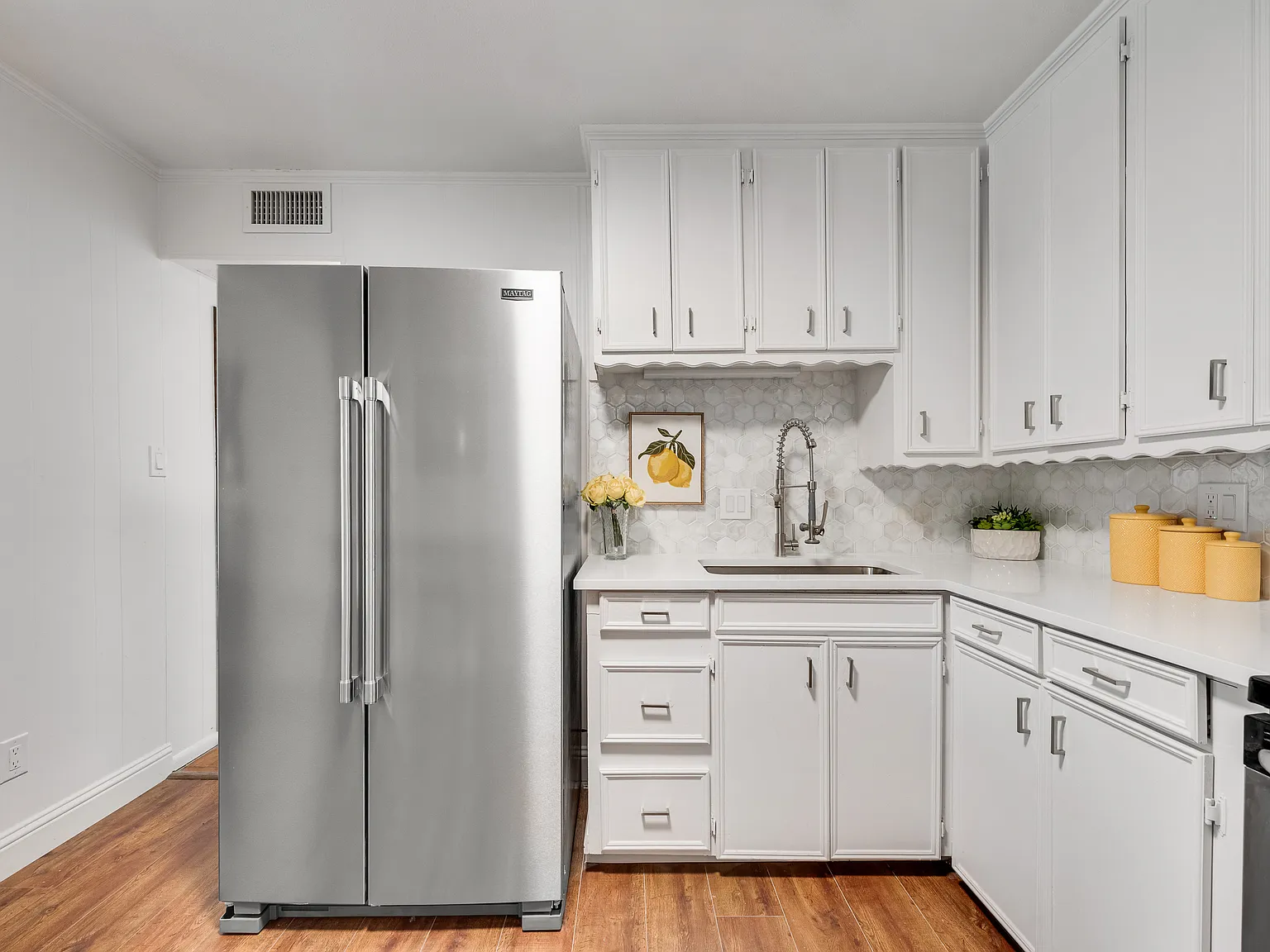202 Pine St — Photo 1