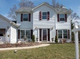 270 Lakeview Dr, Aurora, IL 60506