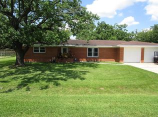 510 E Oak St, Highlands, TX 77562