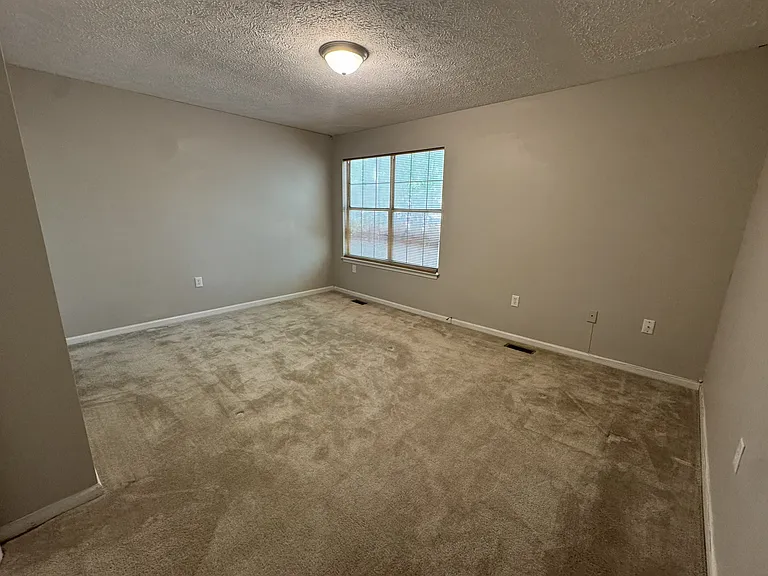 1149 Old Denbigh Blvd — Photo 10