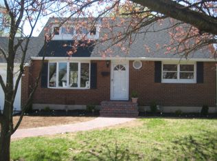 706 Pine Ave, West Islip, NY 11795