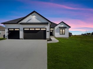 7113 Chenango Ln SW, Cedar Rapids, IA 52404