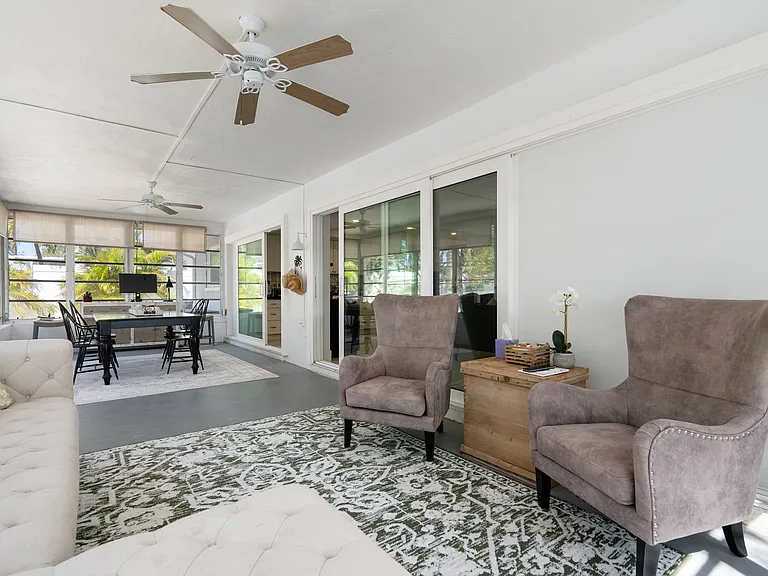 330 N Tessier Dr — Photo 31