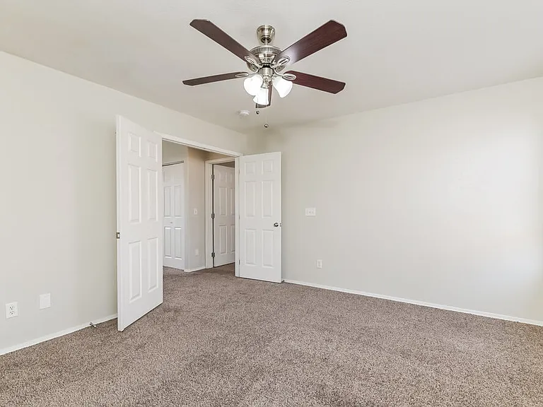 6015 Ambleshire Ave — Photo 10