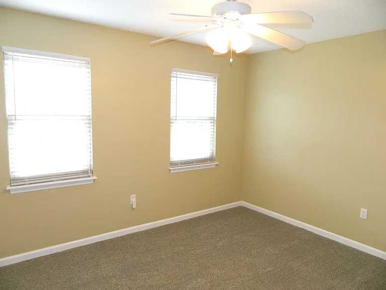 635 Clinton Way W — Photo 26