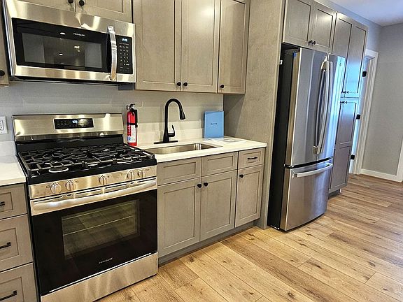 2nd image of 202 East Ave #1
