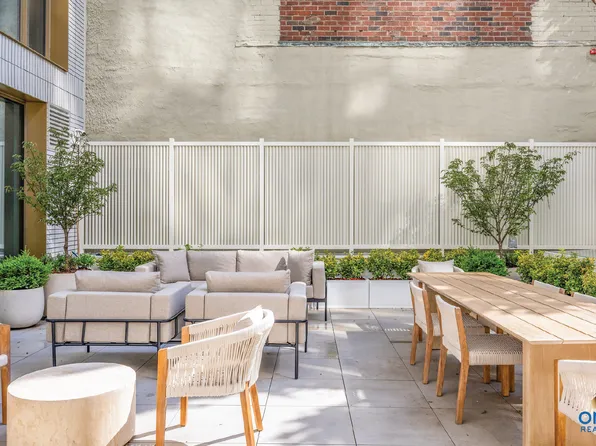 250 East 25th Street image 8 of 27