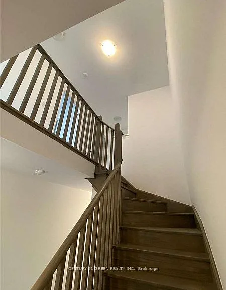 135 Turnberry Ln — Photo 12