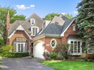 353 Ridge Ave, Clarendon Hills, IL 60514