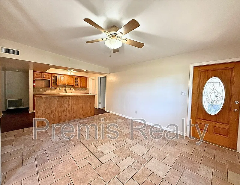 3 bed, 2.5 bath, 1555 sqft, $2,495 — Photo 4