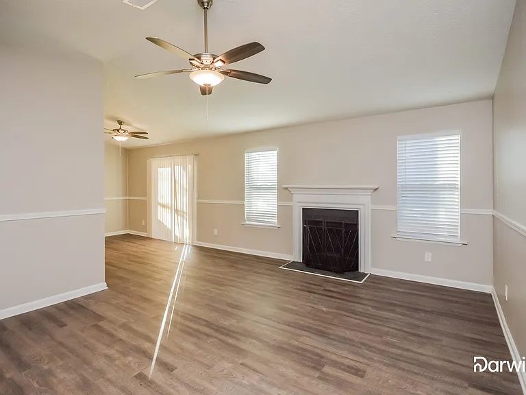 1611 Rolling Hills Trl SE — Photo 5