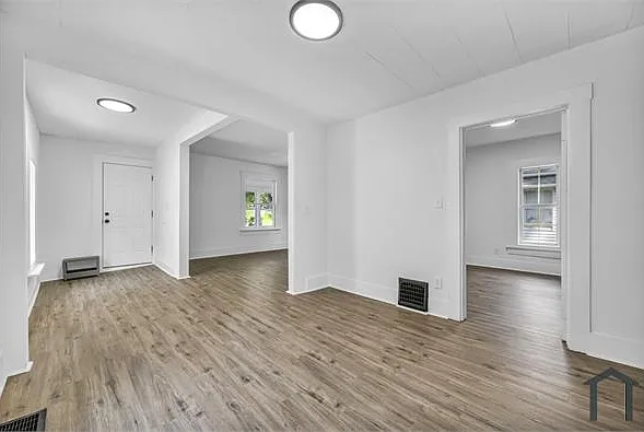 1909 2nd St SW — Photo 3