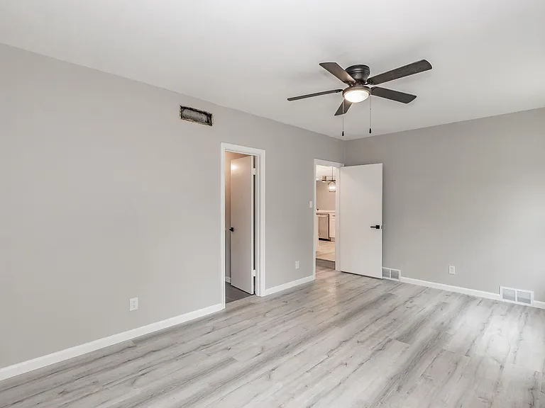 4015 Crown Shore Dr — Photo 50