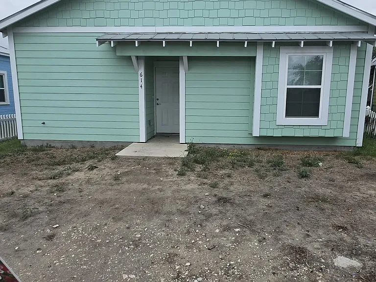 614 Chihuahua St — Photo 16