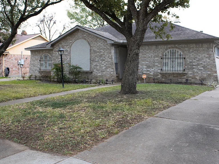 11715 Brighton Ln — Photo 5
