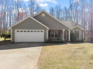 33 Sacha Ln, Travelers Rest, SC 29690