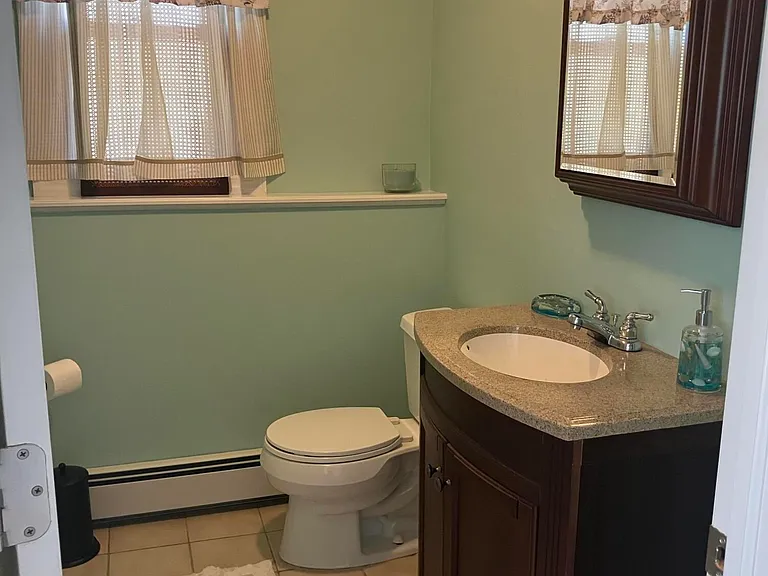 210 Laurel Ct — Photo 15